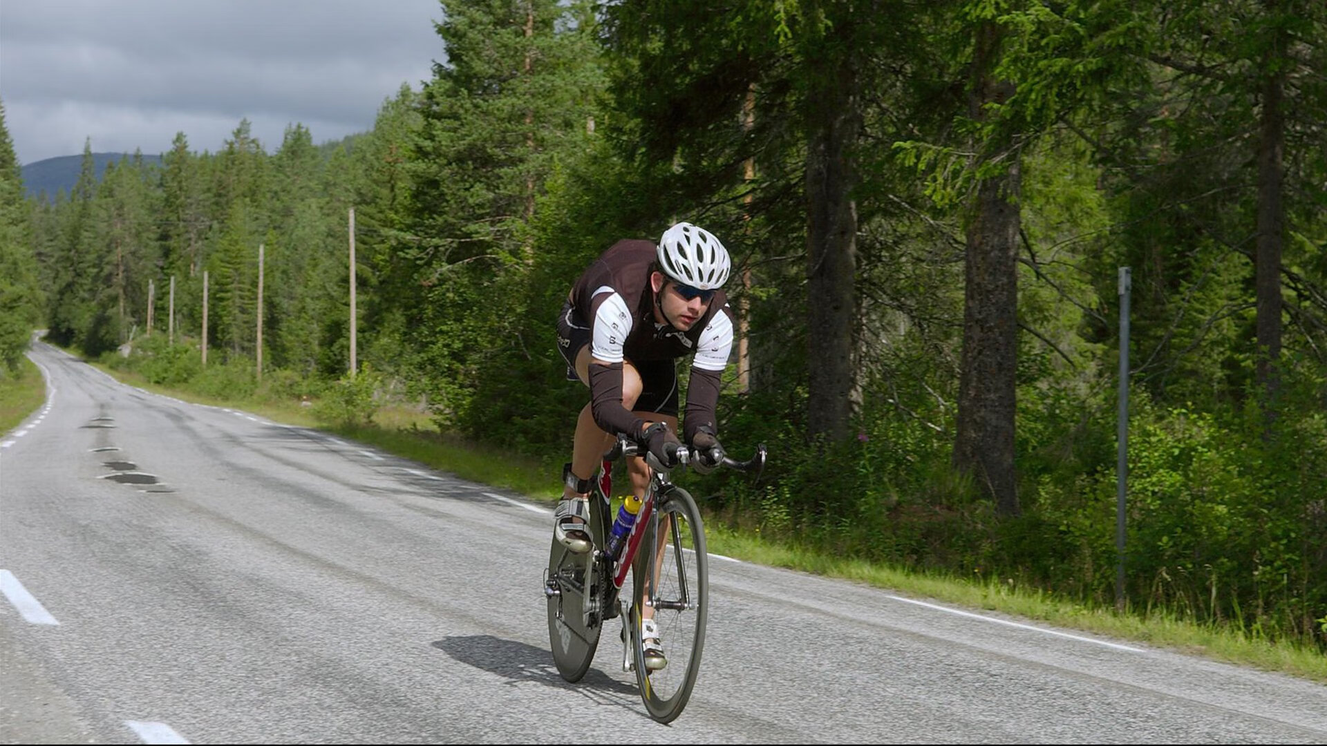 分区决赛半决赛激情夜！詹姆斯里突外投，本菲卡大胜马德里竞技